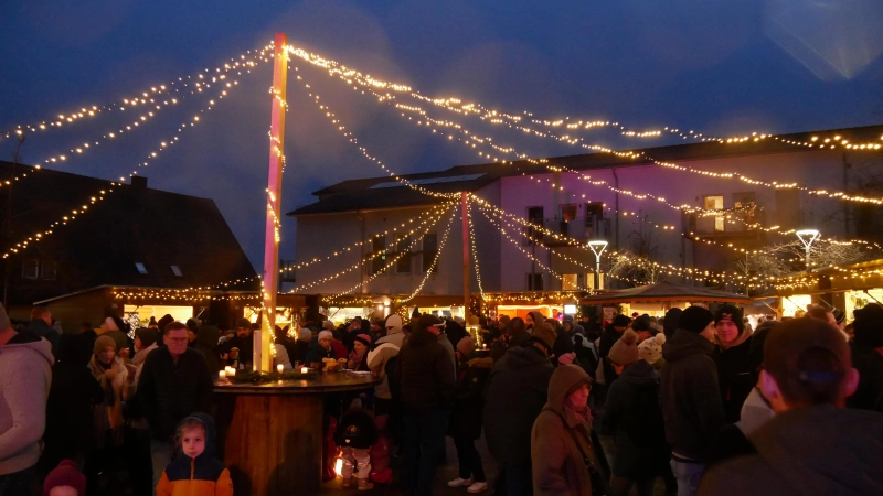 Beim Merkendorfer „Lichterglanz“ kam adventliche Stimmung auf. (Foto: Daniel Ammon)