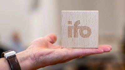 Ifo-Institut in München: Neun von zehn Firmen spüren Folgen des Iran-Kriegs. (Archivbild) (Foto: Leonie Asendorpf/dpa)