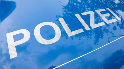 Nach zwei Raubdelikten an einem Vormittag sucht die Kriminalpolizei in Niederbayern nun mit Fotos nach dem Verdächtigen. (Symbolbild) (Foto: Boris Roessler/dpa)