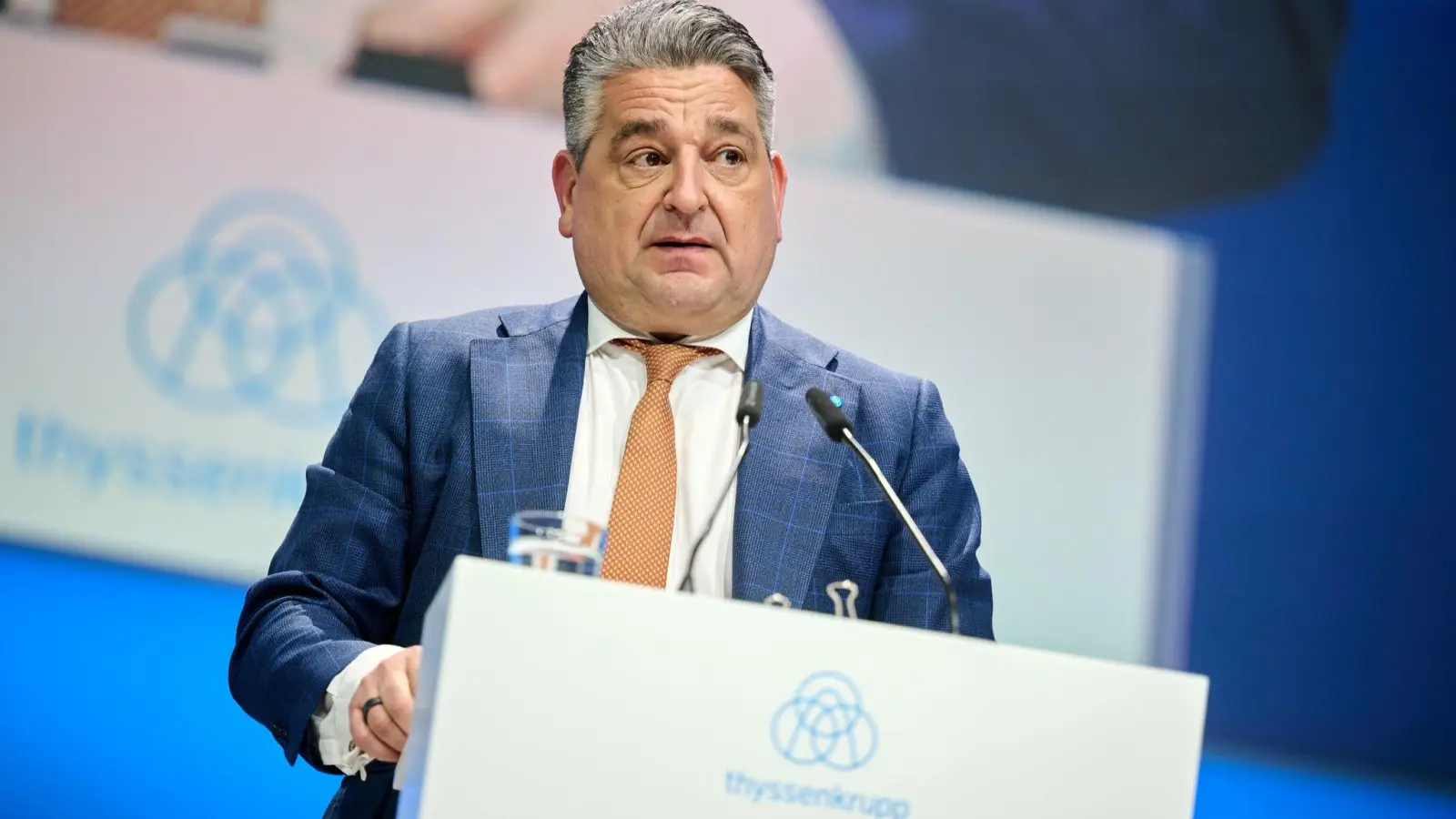 Thyssenkrupp-Chef López wirbt bei den Aktionärinnen und Aktionären für die neue Unternehmensstrategie „Aces 2030“. (Foto: Bernd Thissen/dpa)