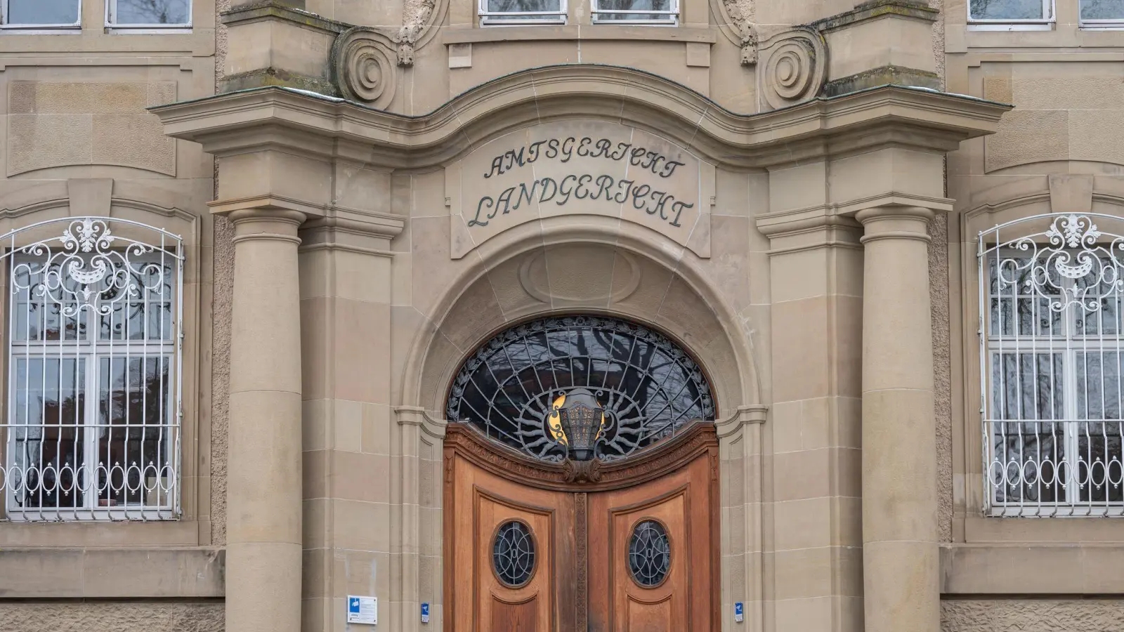 Ein Jugendlicher soll auf seinen Freund geschossen haben. Jetzt steht er vor Gericht. (Archivbild) (Foto: Silas Stein/dpa)