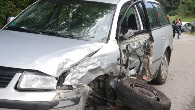 Zu einem schweren Unfall ist es am Montagnachmittag bei Petersaurach im Landkreis Ansbach gekommen.  (Foto: News5/Markus Zahn)