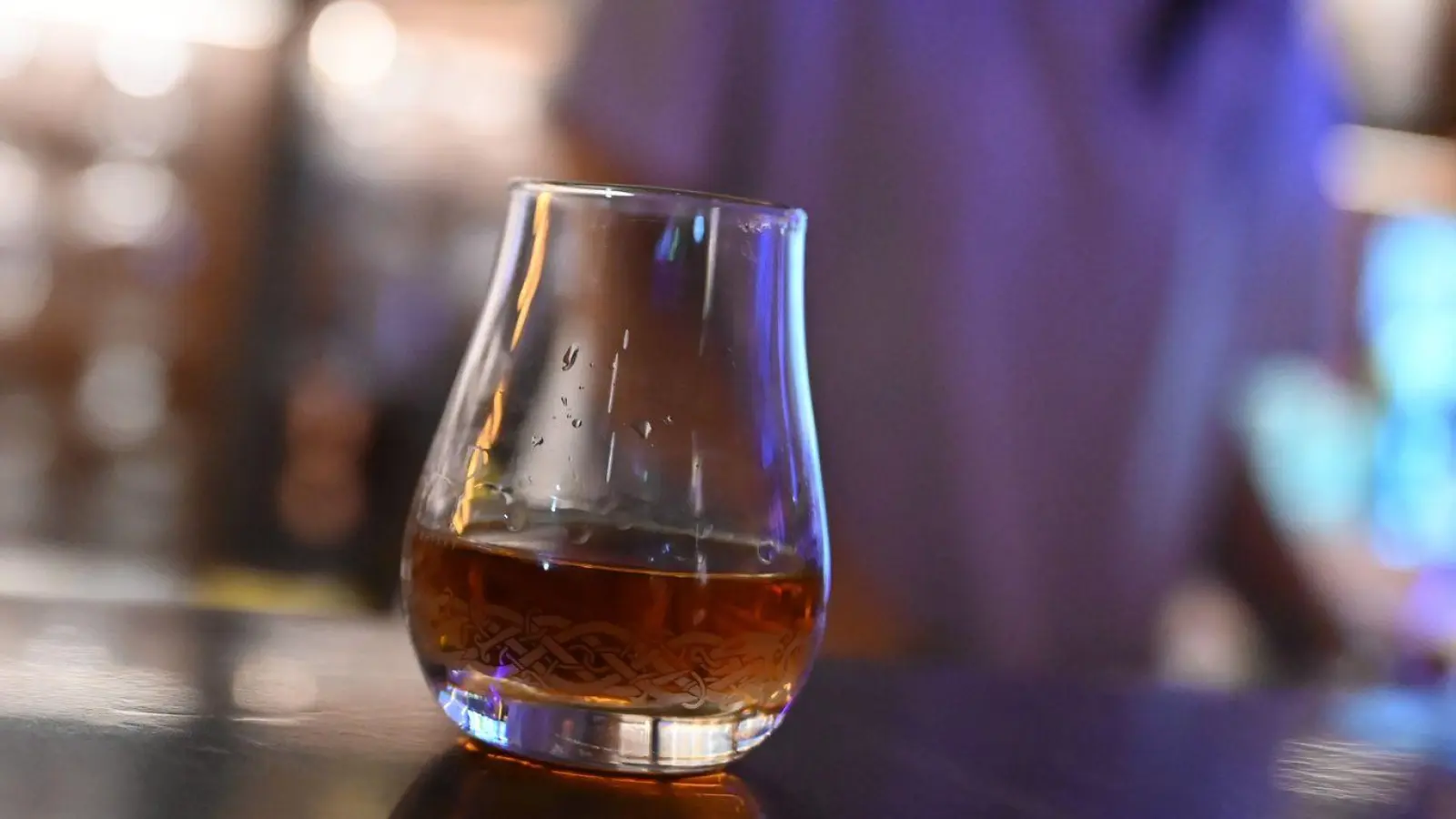 China hatte EU-Weinbrand-Importe mit Verdacht auf Dumping ins Visier genommen. (Symbolbild)  (Foto: Johannes Neudecker/dpa)