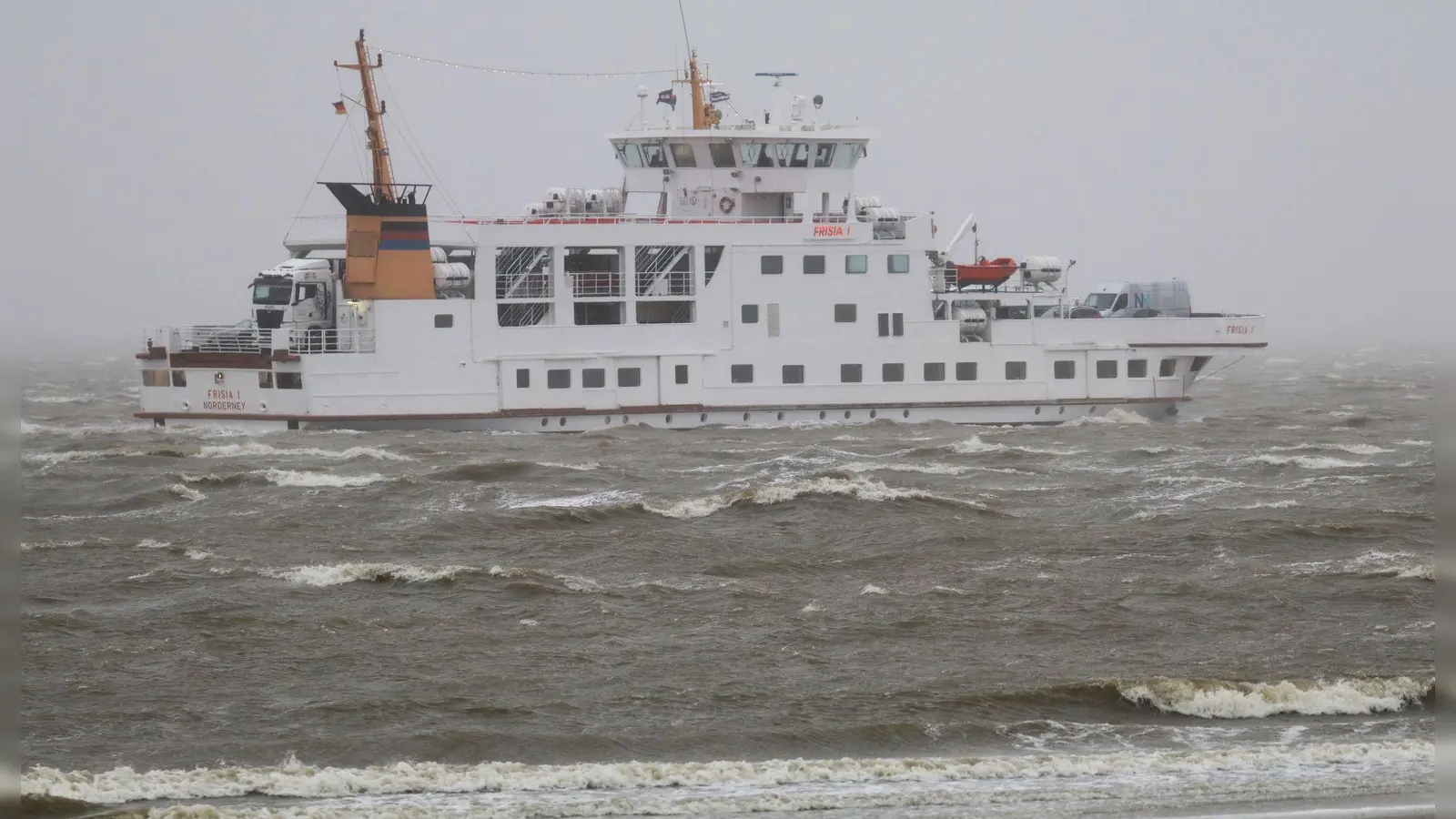 „Von Westen zieht bis Sonntag ein weiteres Sturmtief zum Nordteil der Nordsee.“ (Foto: Volker Bartels/dpa)