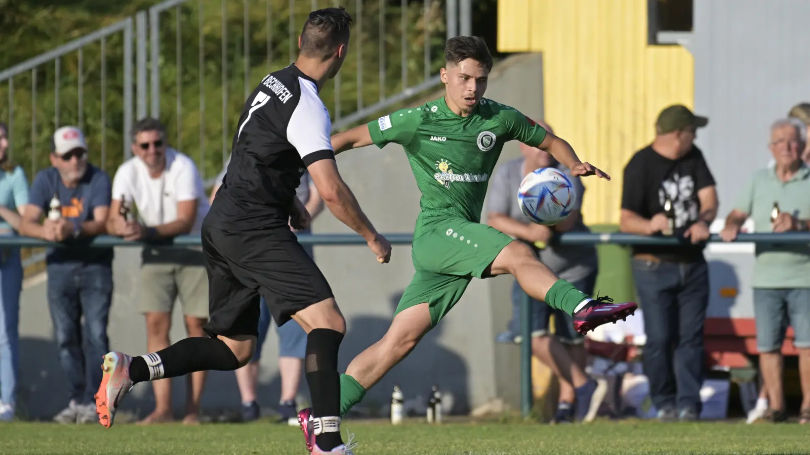 Tanyel Deliboyraz (rechts, hier im Testspiel gegen den TSV Bechhofen) wechselte vor der aktuellen Saison von der SpVgg Ansbach zum ATSV Erlangen. (Foto: Martin Rügner)
