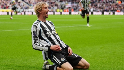 Bejubelt seinen ersten Treffer in der Premier League: Nick Woltemade. (Foto: Owen Humphreys/PA Wire/dpa)