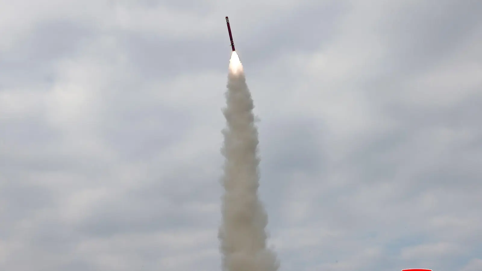 Kurz vor dem Trump-Besuch in Südkorea testet Nordkorea mehrere Marschflugkörper. (Foto: Uncredited/KCNA via YNA/dpa)