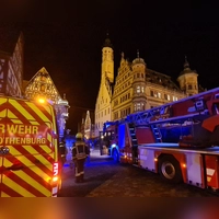 Die Feuerwehr war vorsorglich mit mehreren Fahrzeugen angerückt. Die Alarmierung erwies sich aber als unbegründet. (Foto: Margit Schwandt)