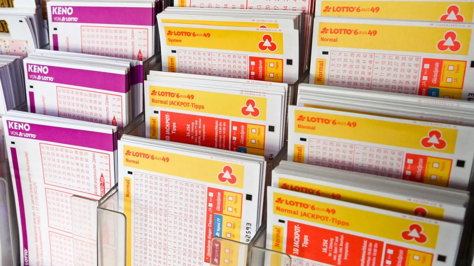 5,28 Millionen Euro Gewinn für 6,25 Euro Einsatz - in diesem Fall hat sich das Glücksspiel gelohnt. (Symbolbild) (Foto: Jens Kalaene/dpa-Zentralbild/dpa)