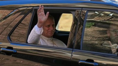 Nach der Operation soll sich der Papst nun zunächst ausruhen.  (Foto: Andrew Medichini/AP/dpa)