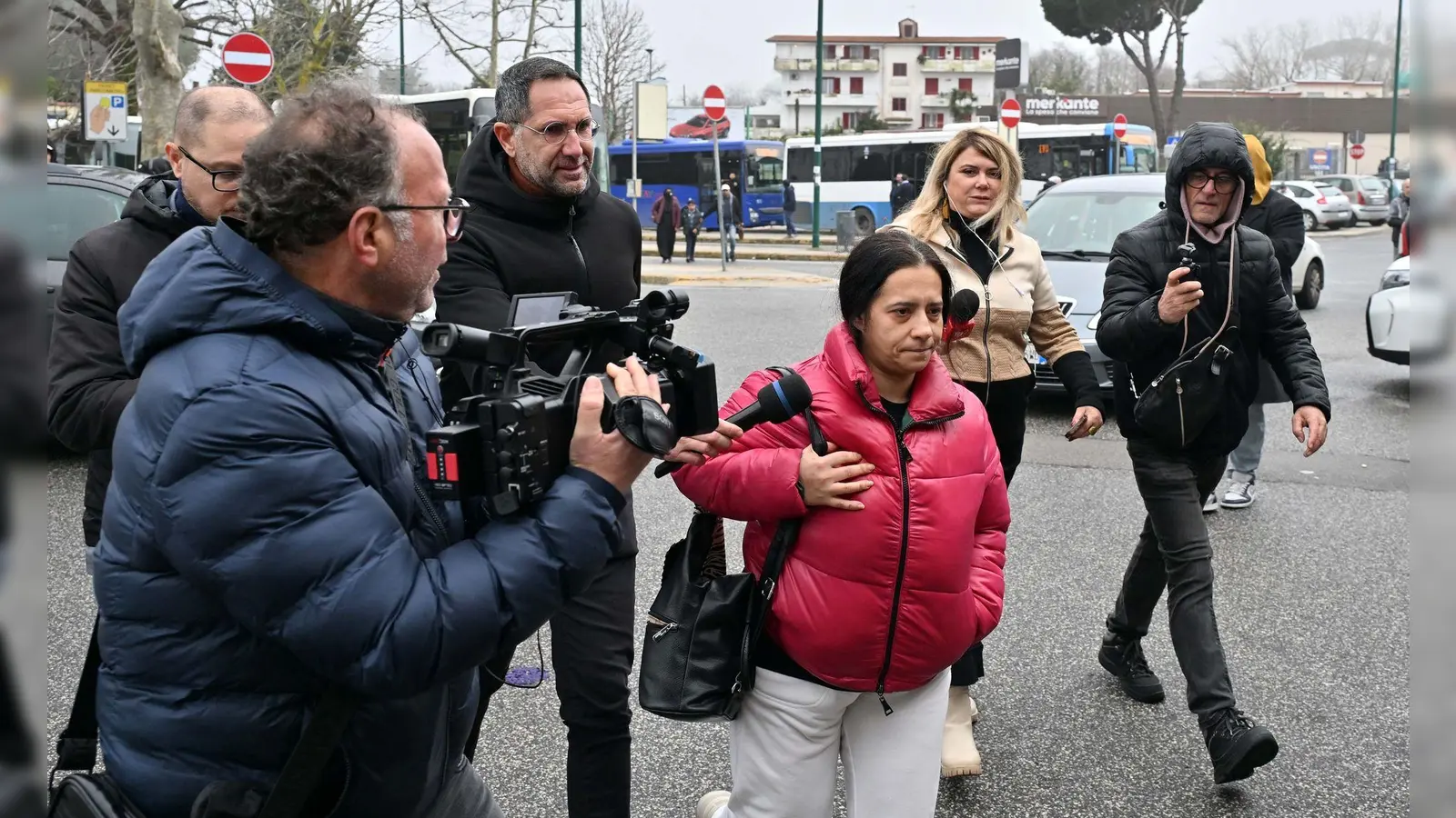 Die Mutter des Jungen, Patrizia Mercolino, war oft im Krankenhaus zu Besuch. (Foto: Felice De Martino/IPA via ZUMA Press/dpa)