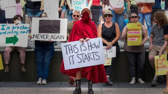 Abtreibungsrechtsaktivisten bei einem Protest in Indianapolis. (Foto: Aj Mast/AP/dpa)