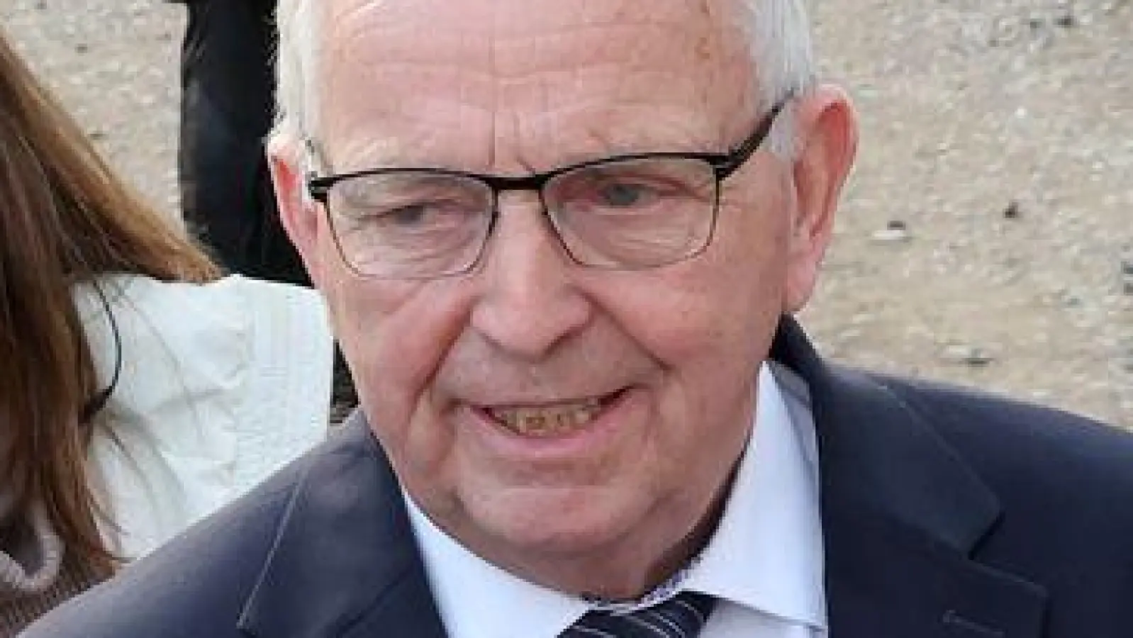 Mecklenburg-Vorpommerns Umweltminister Till Backhaus (SPD) gibt dem Wal jetzt eine Chance. Wochenlang war er anderer Meinung. (Foto: Bernd Wüstneck/dpa)