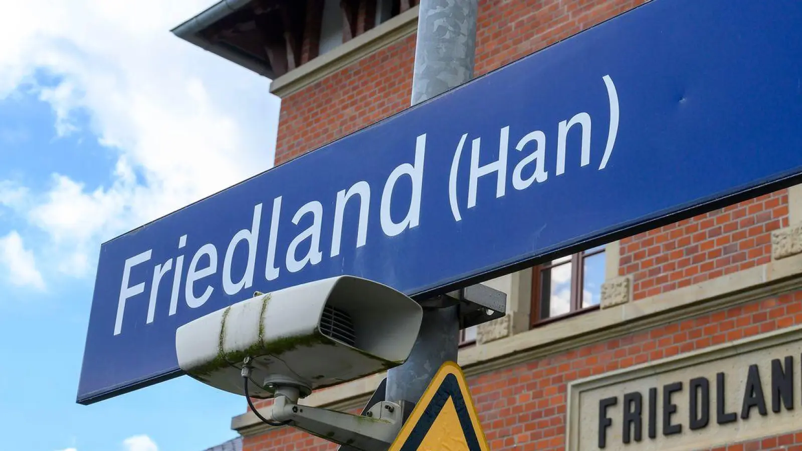 Der Bahnhof Friedland in Südniedersachsen: Hier starb am 11. August eine Jugendliche. (Archivbild) (Foto: Swen Pförtner/dpa)
