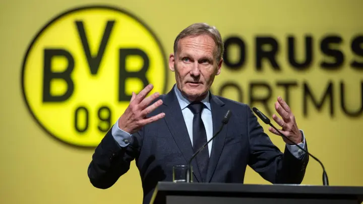 BVB-Boss Hans Joachim Watzke: „Eigentlich haben wir genug Offensivspieler.“ (Foto: Bernd Thissen/dpa)