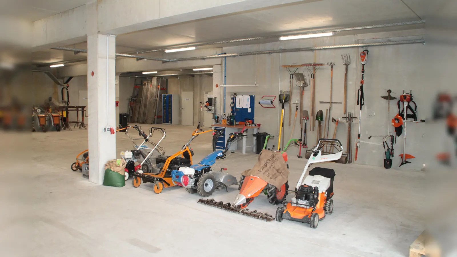 Für jede Jahreszeit gut ausgerüstet präsentiert sich der neue Bauhof. (Foto: Hans-Bernd Glanz)