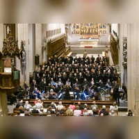 Großprojekt über Stadtgrenzen hinweg: Ansbacher Kantorei, St.-Jakobs-Kantorei Rothenburg, das erweiterte Ansbacher Kammerorchester und Solisten führen Giacomo Puccinis „Messa di Gloria” auf. Die Leitung hatte in der St.-Jakobs-Kirche Dekanatskantorin Jasmin Neubauer. (Foto: Martin Stumpf)