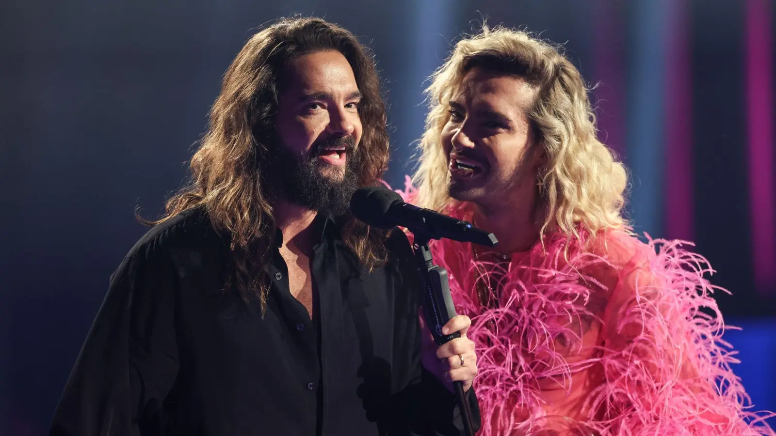 Ihre Chancen auf eine „The Voice“-Sieg schwinden: Tom (l) und Bill Kaulitz von der Band Tokio Hotel. (Foto: Friso Gentsch/dpa)