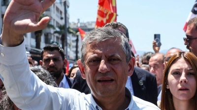 Nach wochenlangem Konflikt um die Führung der türkischen Oppositionspartei CHP wählt Özgür Özel nun einen neuen Weg. (Archivbild) (Foto: Erdem Sahin/AP/dpa)