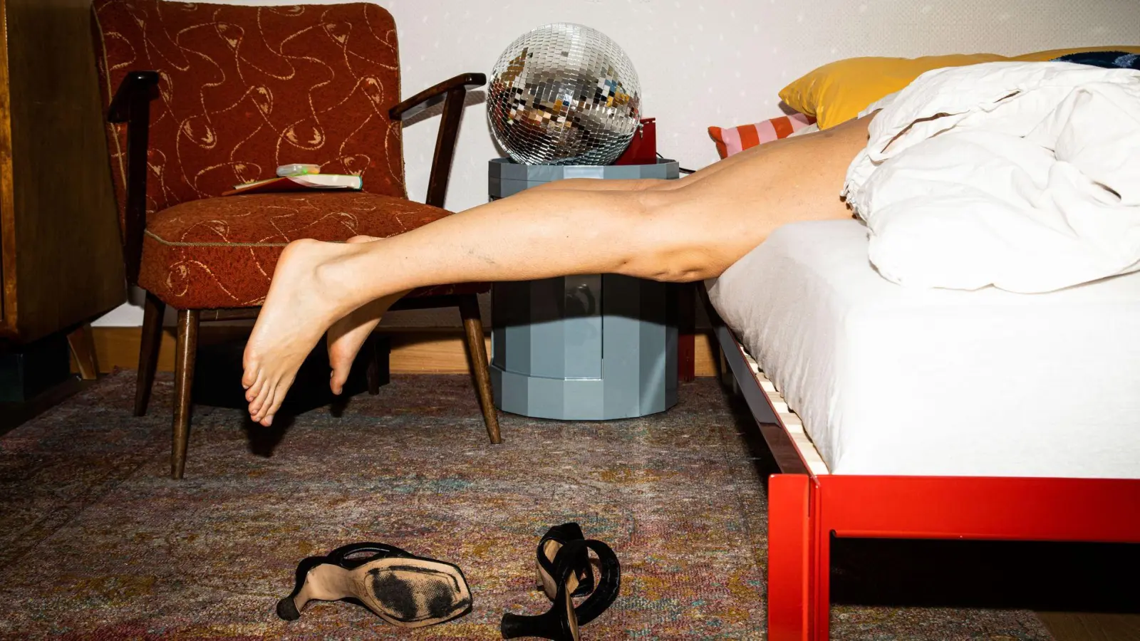 Hier geht heute nichts! Einziger Plan für Katertage ist es, Kopfschmerzen und Co. loszuwerden.  (Foto: Christin Klose/dpa-tmn)