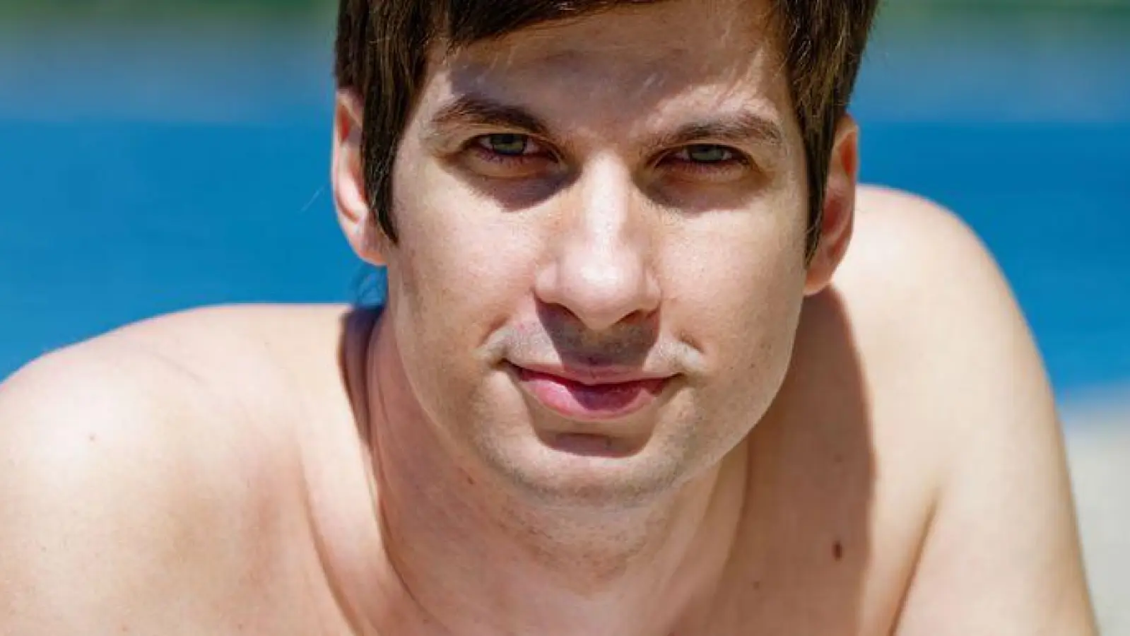 Stadtrat Julien Ferrat (Die Mannheimer) will am FKK-Strand auf der Friesenheimer Insel in Mannheim ein Trainingscamp bieten.  (Foto: Uwe Anspach/dpa)