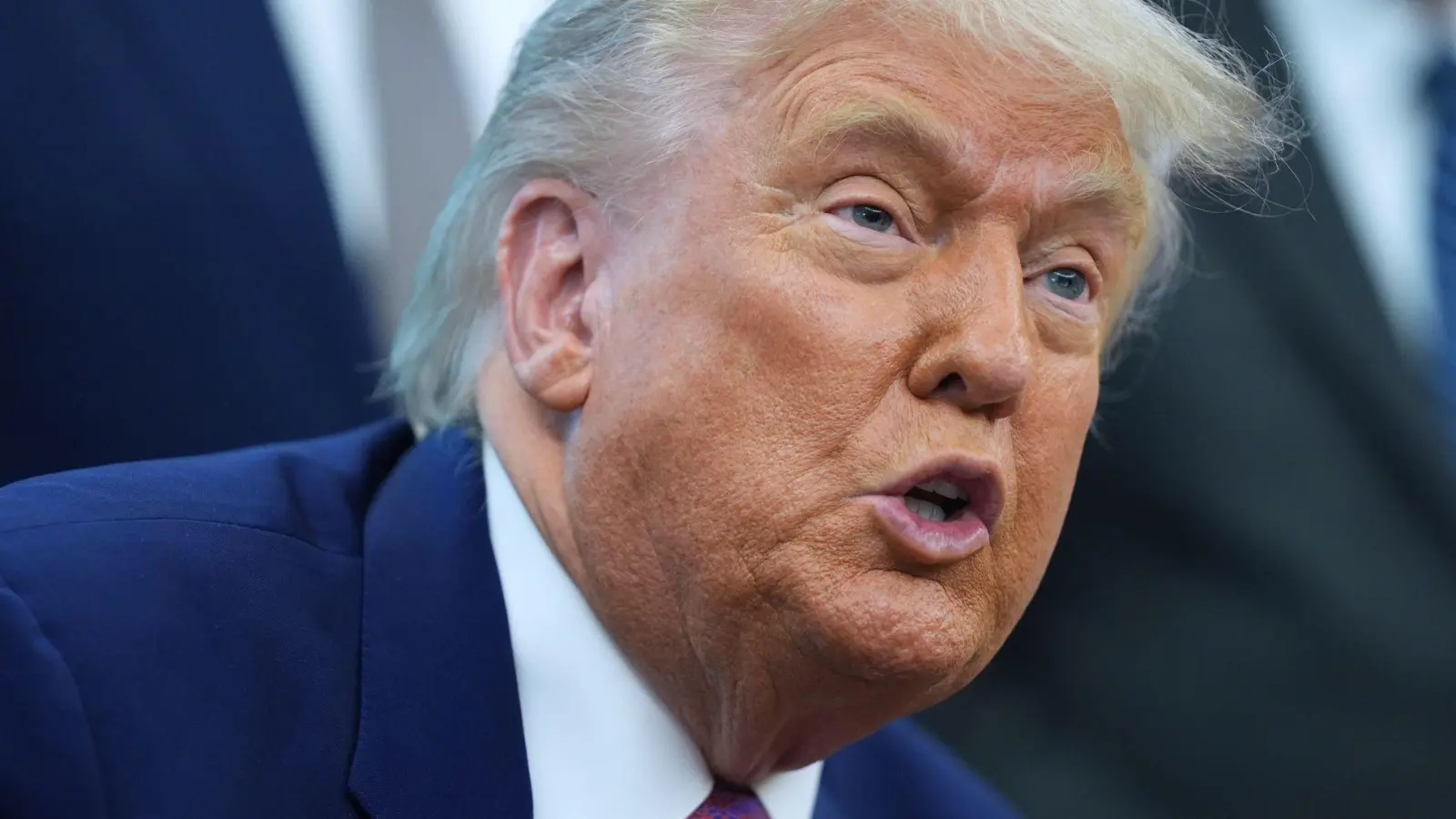 Der US-Präsident deutet einen Kurswechsel in seiner Migrationspolitik an. (Archivbild) (Foto: Evan Vucci/AP/dpa)