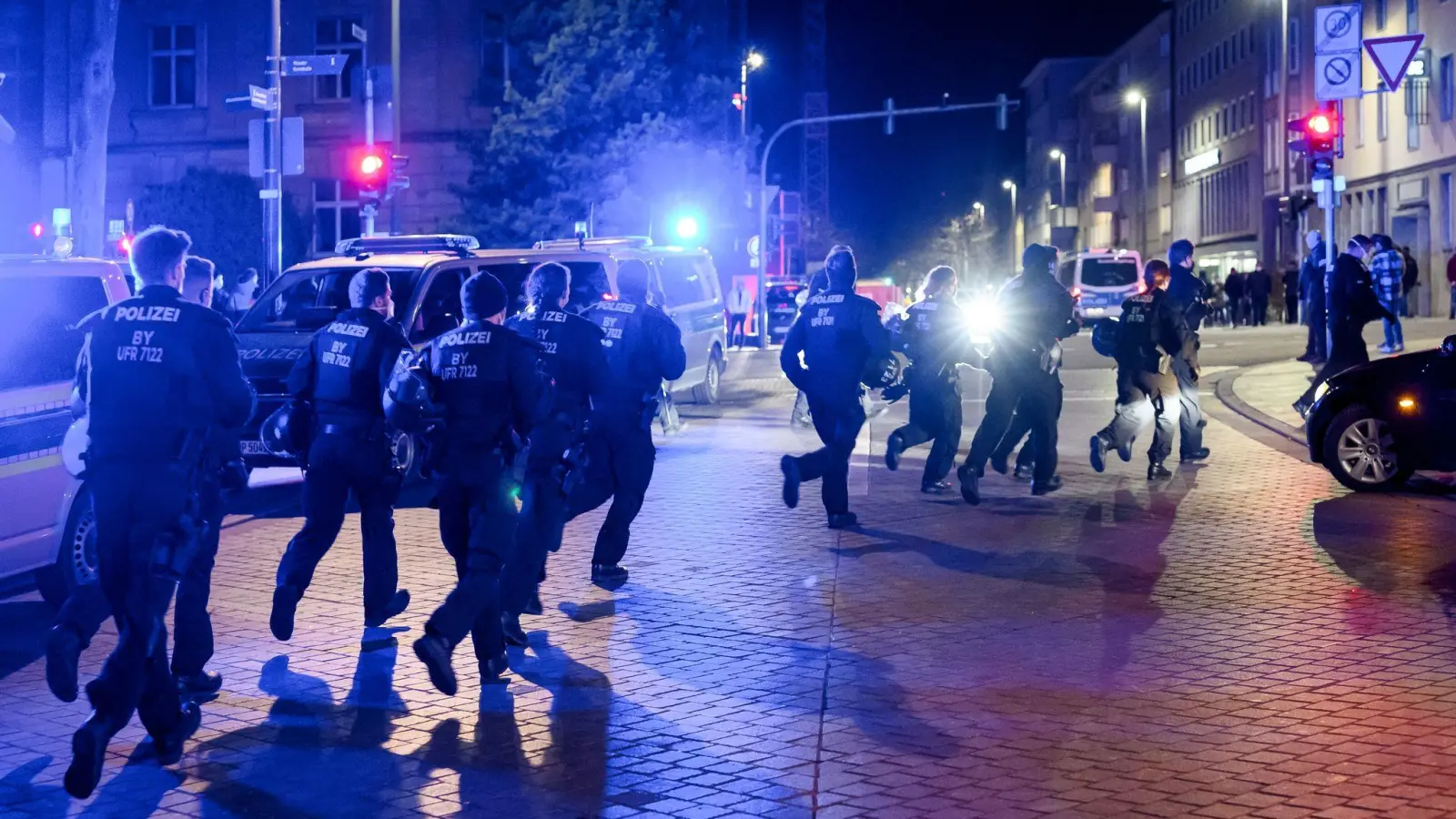 Die Gewalt gegen Polizisten in Bayern hat einen Höchststand erreicht.  (Foto: Daniel Vogl/dpa)