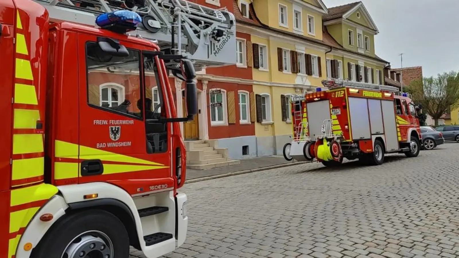 Die Feuerwehr rückte am Montagabend in die Bad Windsheimer Seegasse aus. (Foto: Katrin Merklein)