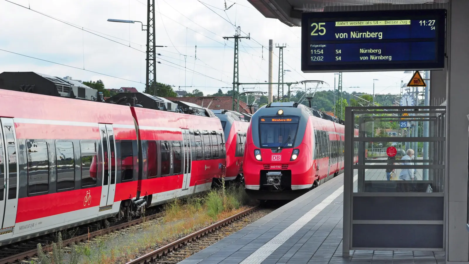 Der Bahnhof Ansbach wird für die Inbetriebnahme des Elektronischen Stellwerks gesperrt. Das bedingt Zugausfälle. (Archivbild: Jonas Volland)