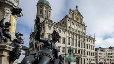 Im Augsburger Rathaus ist die Haushaltslage besonders dramatisch. Aber die Stadt ist beim Thema kommunale Geldnot schon lange kein Einzelfall mehr. (Symbolbild) (Foto: Stefan Puchner/dpa)