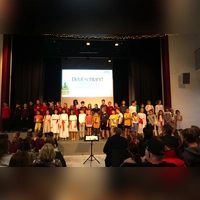 Die Schülerinnen und Schüler begaben sich bei der Weihnachtsfeier auf eine musikalische Reise über den ganzen Globus.  (Foto: Wolfgang Hauf)