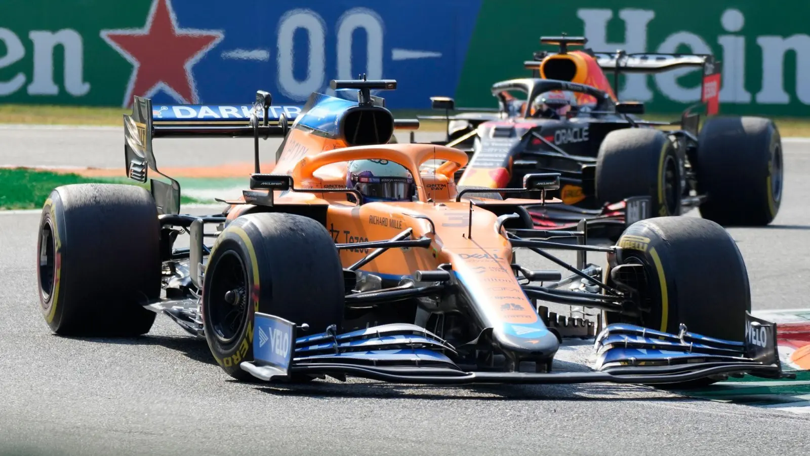 McLaren holte den einzigen Doppelsieg des Jahres 2021 in Monza. (Foto: Luca Bruno/AP/dpa)