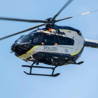 Die bayerische Polizei fliegt jetzt komplett mit neuen H145-Hubschraubern von Airbus. (Foto: Stefan Puchner/dpa)