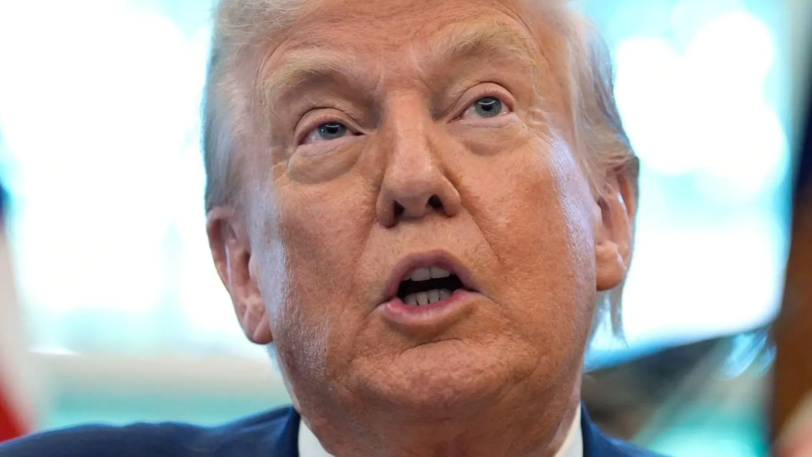 Donald Trump könnte auch europäische Staats- und Regierungschefs zu einem zweiten Treffen mit Wladimir Putin dazuholen.  (Foto: Alex Brandon/AP/dpa)