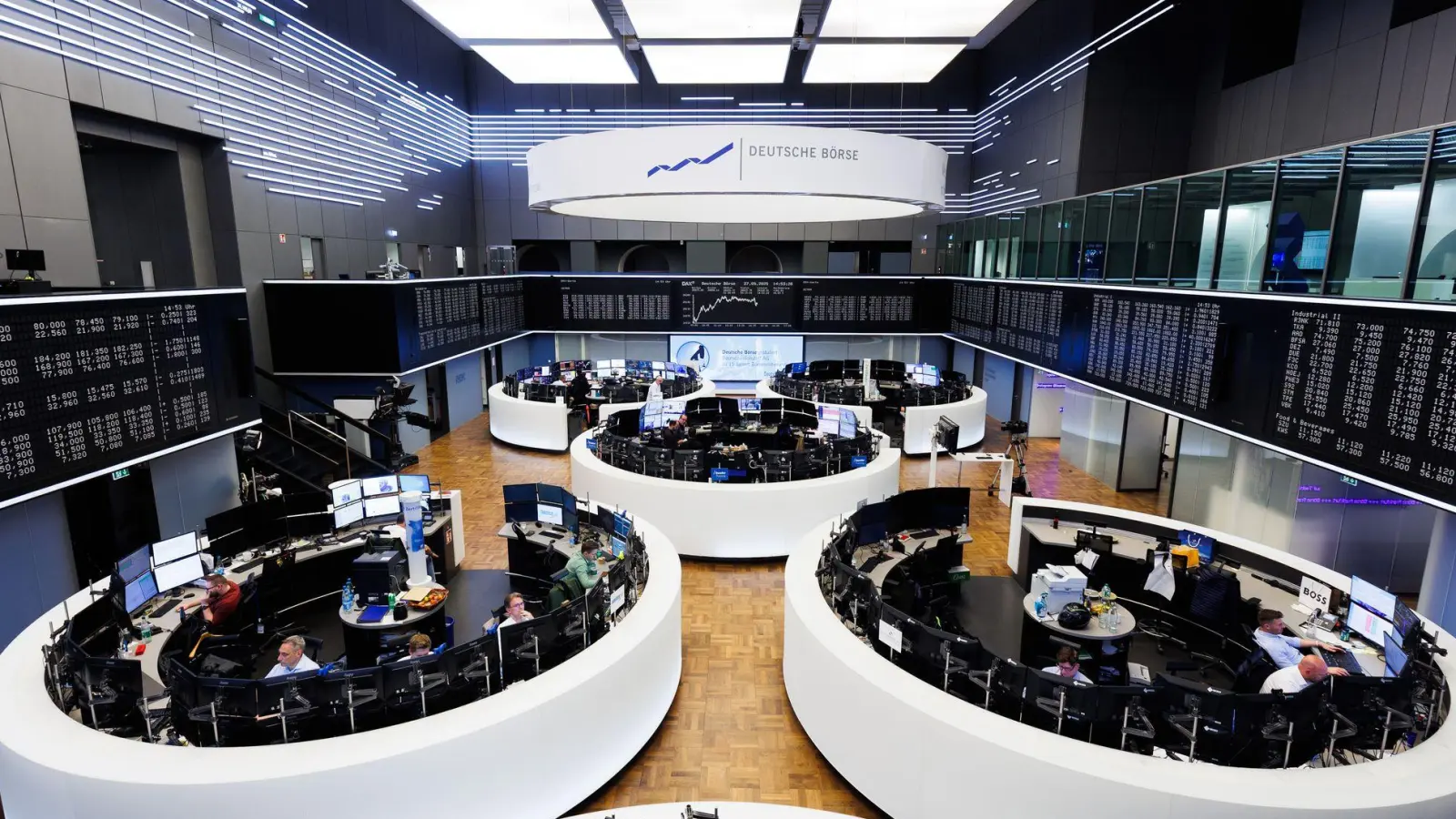 Die Aktienmärkte bieten in diesem Jahr ein ungewohntes Bild: In Europa geht es schneller aufwärts als in den USA. (Symbolbild) (Foto: Lando Hass/dpa)