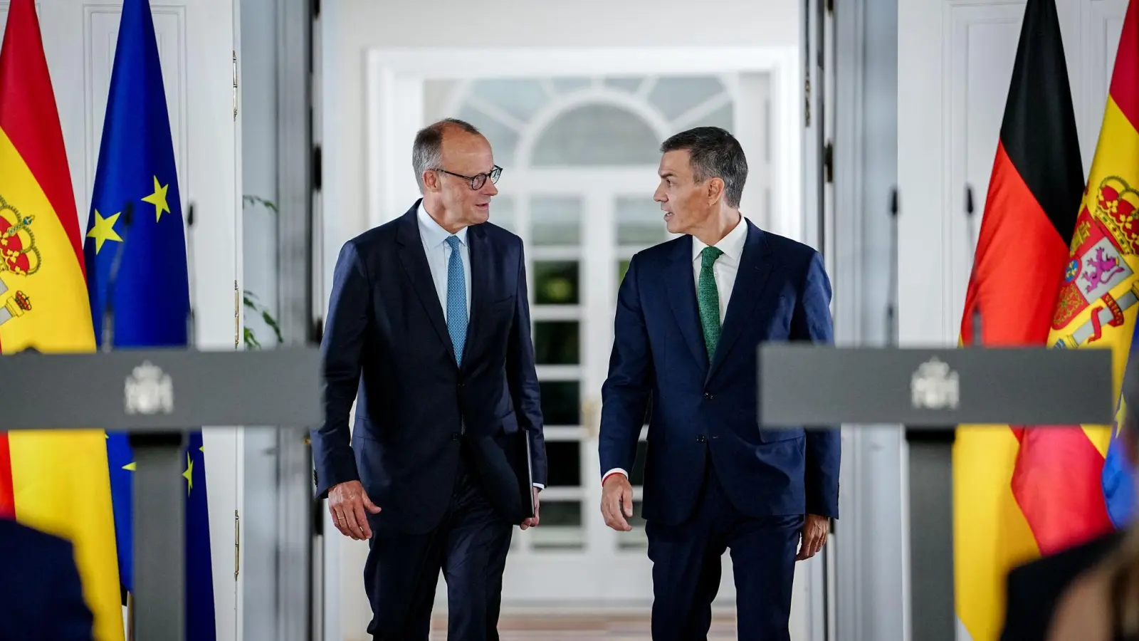 Bundeskanzler Merz betont bei seinem Antrittsbesuch in Madrid, dass Deutschland an der Seite Israels stehe.  (Foto: Kay Nietfeld/dpa)