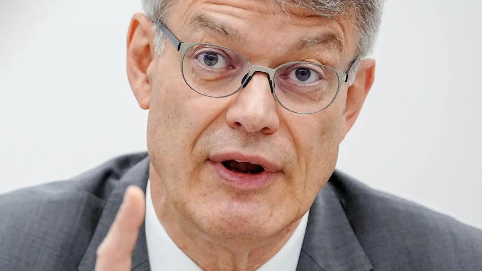 Der neue Verkehrsminister ist mit der Leistung der Deutschen Bahn unzufrieden. (Foto: Kay Nietfeld/dpa)