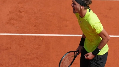 Für Alexander Zverev wird es in der zweiten Woche von Paris jetzt richtig ernst. (Foto: Christophe Ena/AP/dpa)