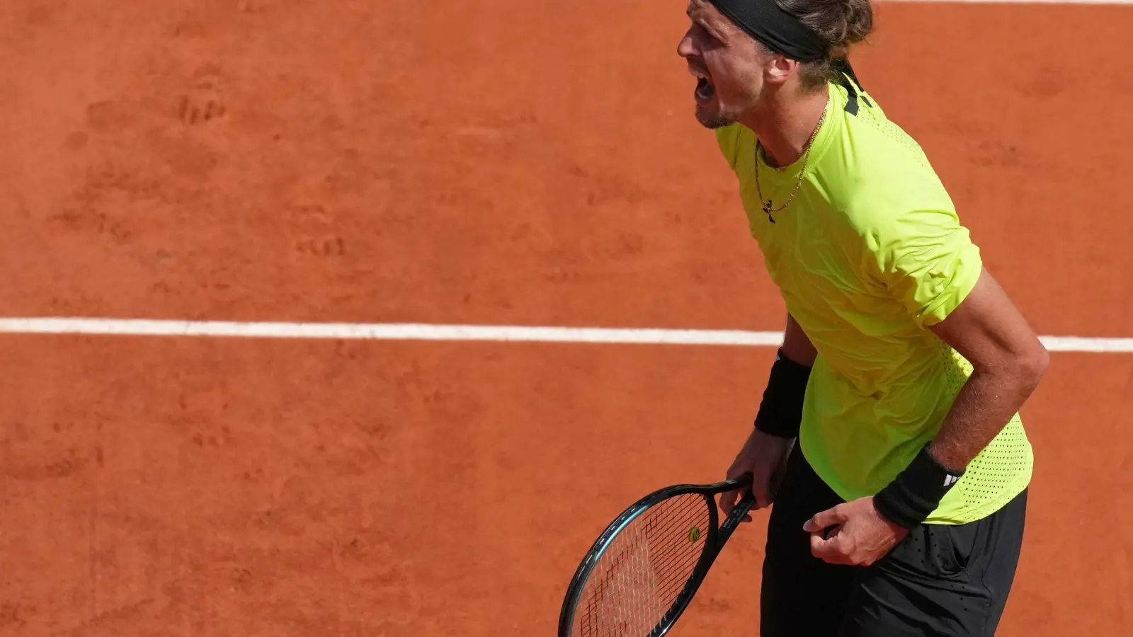 Für Alexander Zverev wird es in der zweiten Woche von Paris jetzt richtig ernst. (Foto: Christophe Ena/AP/dpa)