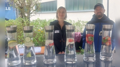Trinkwasser lässt sich je nach Geschmack mit Früchten oder Gemüse auf natürliche Weise aromatisieren, wie die Trinkwasserbar der FWF zeigte. (Foto: Sandra Buchwald)