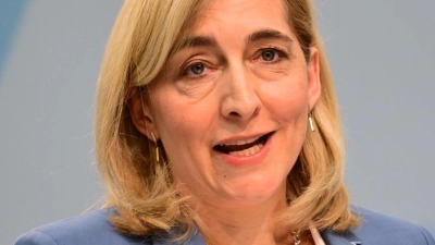 Bundesgesundheitsministerin Nina Warken (CDU) will nicht nur sparen, sondern auch neue Weichen stellen.  (Foto: Sebastian Gollnow/dpa)