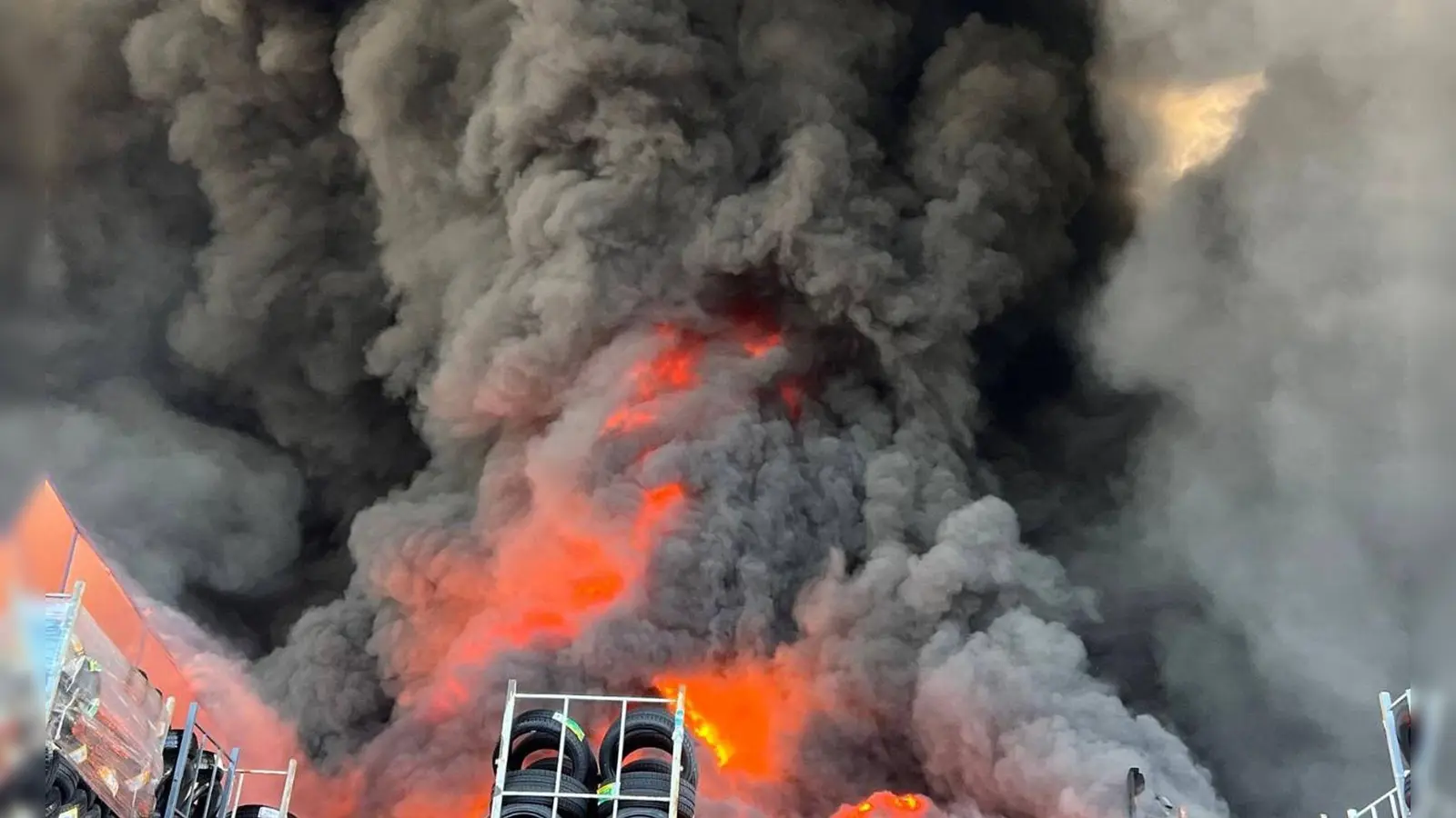Kiew und das Umland kommt wegen ständiger Luftangriffen seit Tagen nicht zur Ruhe. (Foto: Ukrainian Emergency Service/via Ap/dpa)