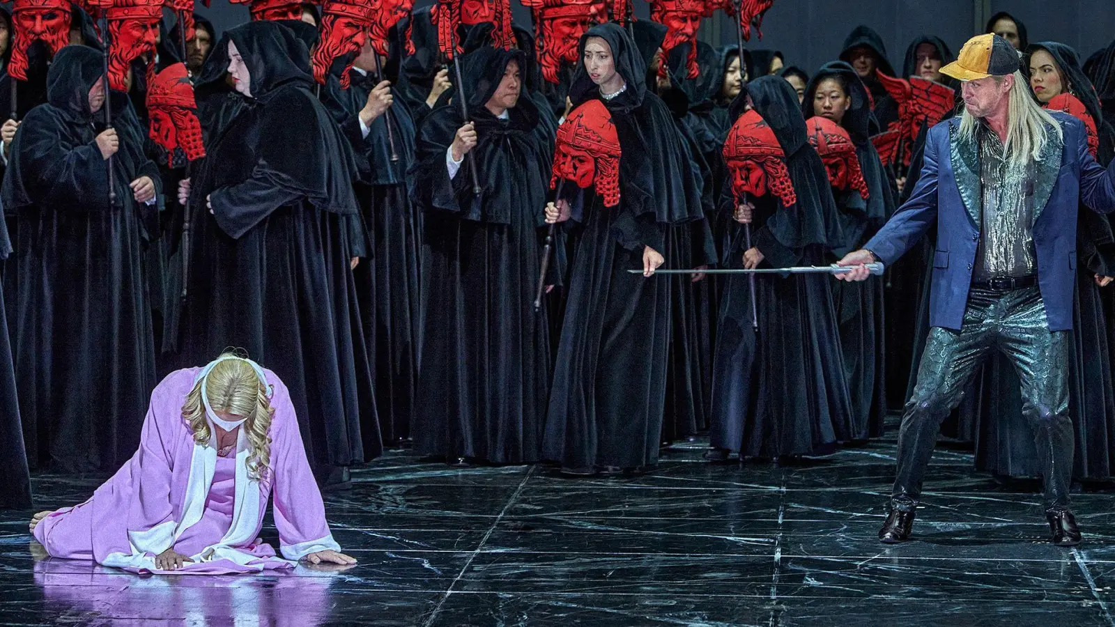 Eine Szene aus der Oper „Götterdämmerung“.  (Foto: Enrico Nawrath/Bayreuther Festspiele/dpa)