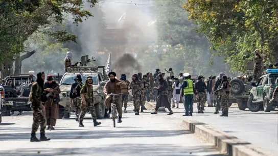 Am Freitag ereignete sich in der afghanischen Hauptstadt in der Nähe einer Moschee eine Explosion. (Foto: Ebrahim Noroozi/AP/dpa)