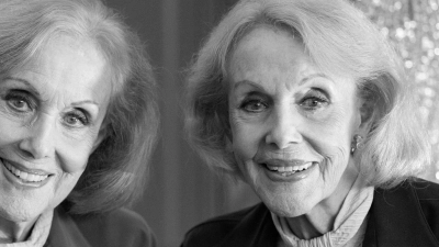 Alice (l.) und Ellen Kessler wurden als Sängerinnen und Tänzerinnen international berühmt. (Archivbild) (Foto: Lennart Preiss/dpa)