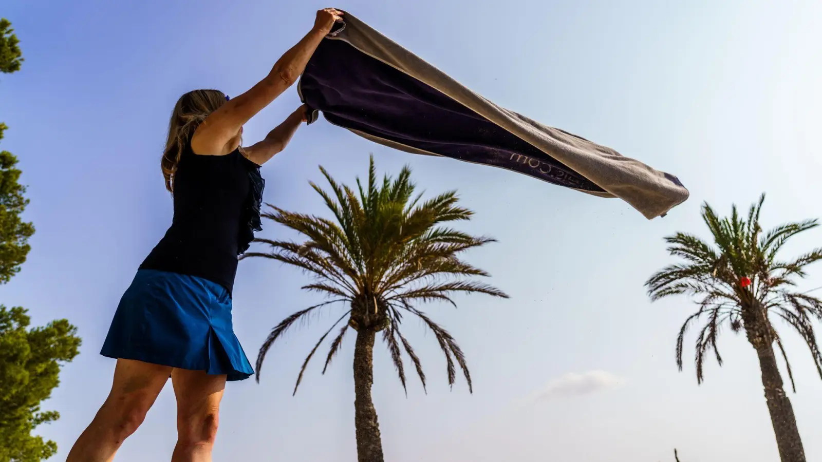 „Handtuchkrieg“ im Urlaub: 44 Prozent der Befragten gaben an, dass es sie aufregt, wenn andere Hotelgäste Liegen für sich reservieren. (Foto: Andreas Arnold/dpa/dpa-tmn)