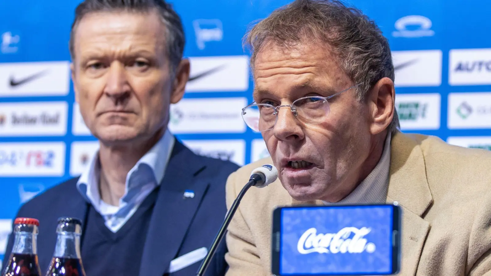 Trat als Hertha-Aufsichtsratschef zurück:  Klaus Brüggemann (r). (Foto: Andreas Gora/dpa)