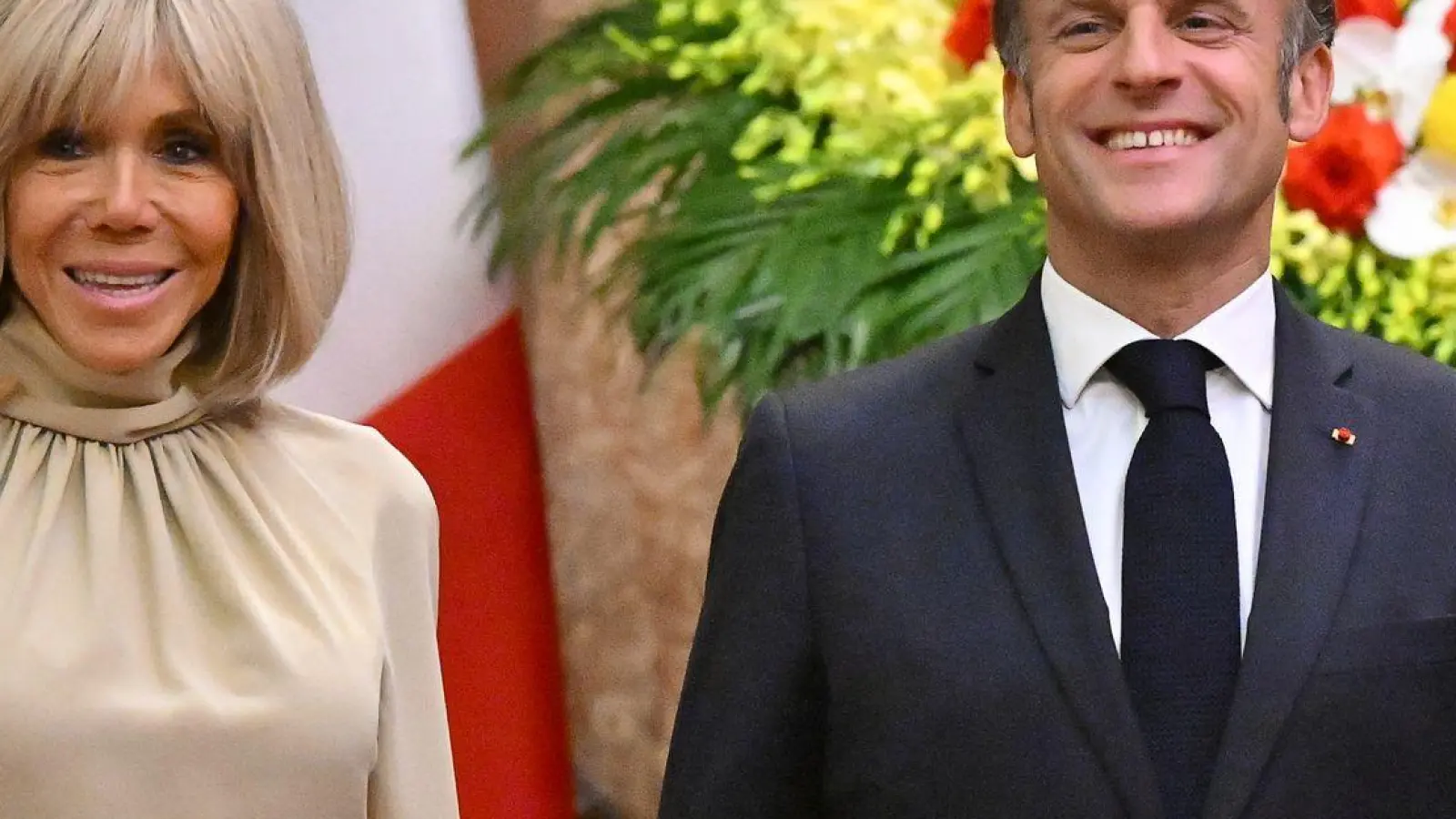 Ein Mitreisender im Präsidentenflieger spricht von einer harmlosen Geste. (Archivbild) (Foto: Nhac Nguyen/AFP Pool via AP/dpa)