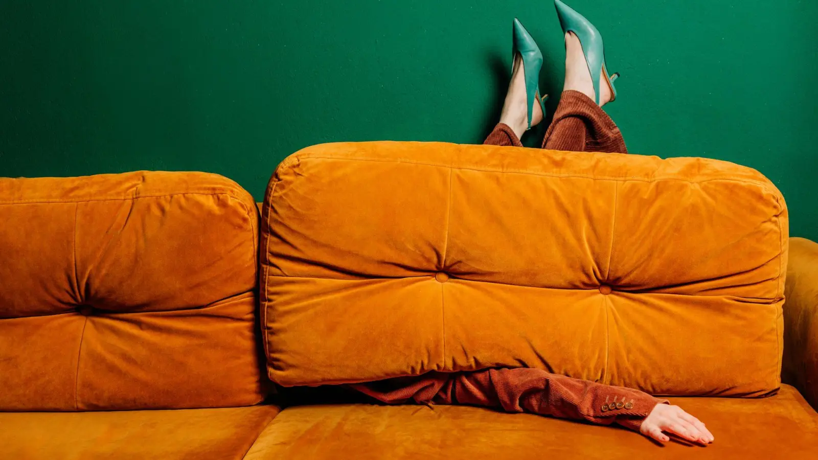 Noch halb im Arbeitsmodus: Nicht allen fällt es leicht, nach Feierabend richtig abzuschalten.  (Foto: Vira Simon/Westend61/dpa-tmn)