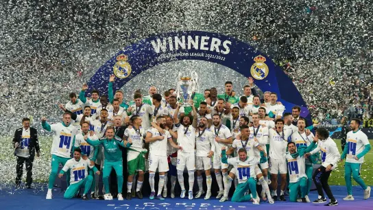 Real Madrid feiert den insgesamt 14. Champions-League-Titel der Vereinsgeschichte. (Foto: Nick Potts/PA Wire/dpa)